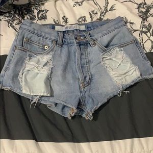 MELVILLE size 25